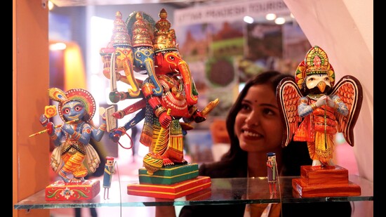 A-young-visitor-at-the-U-P--International-Trade-Show