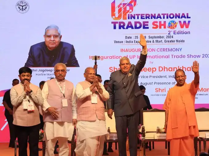 उपराष्ट्रपति धनखड़ ने CM योगी की तारीफ